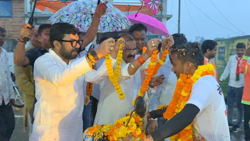 जिले में पहुंची वडनगर से वाराणसी सेवा संकल्प बाइक यात्रा