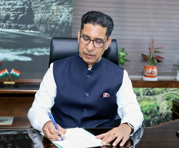 श्री नरेंद्र भूषण ने केंद्रीय पर्यावरण, वन और जलवायु परिवर्तन मंत्रालय में सचिव का पदभार संभाला